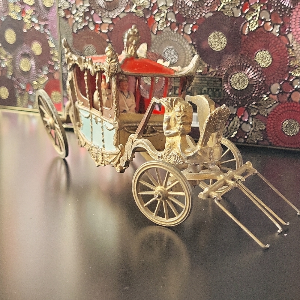 QUEEN ELIZABETH CORONATION CARRIAGE